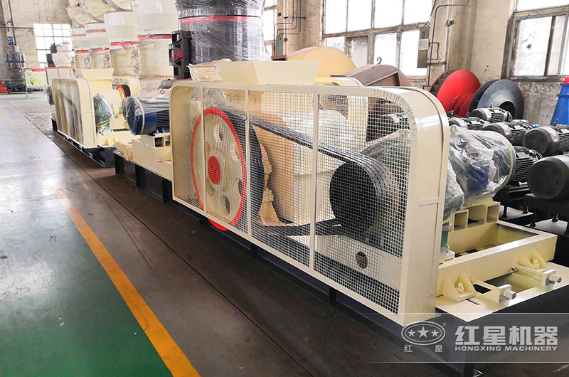 對輥破碎機車間實拍 對輥破碎機車間實拍