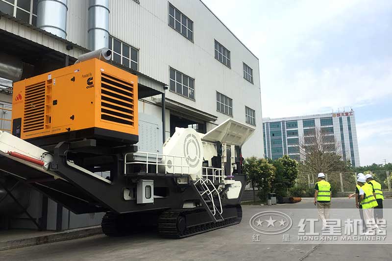 客戶到廠考察移動(dòng)破碎站 客戶到廠考察移動(dòng)破碎站