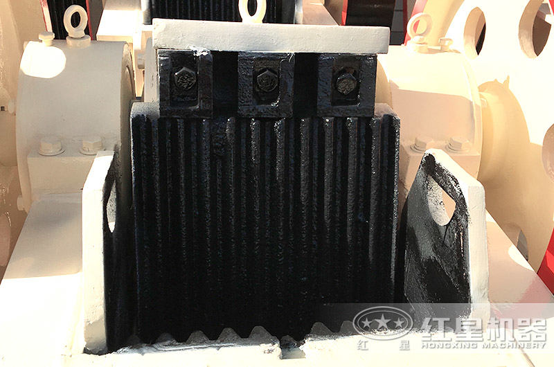 600*900顎式破碎機進料口