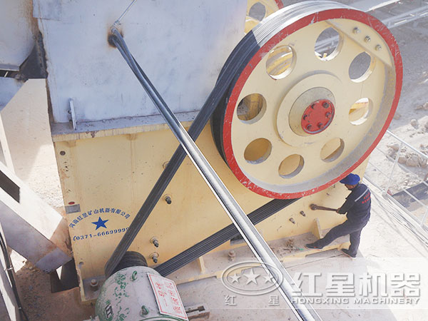 69鄂式碎石(砂)機現(xiàn)場作業(yè)圖 69鄂式碎石(砂)機現(xiàn)場作業(yè)圖