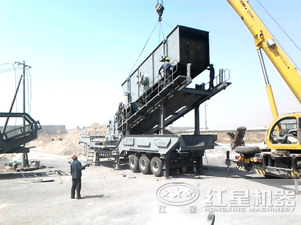 大型一體式碎石設備安裝現場 大型一體式碎石設備安裝現場